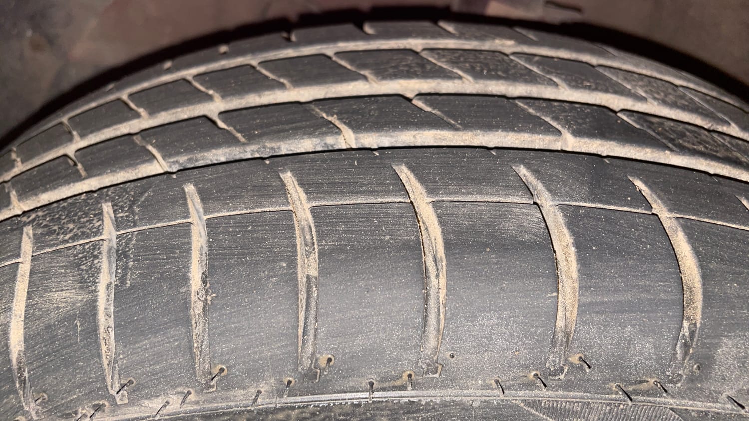 Used 2018 Hyundai Grand i10 Magna 1.2 Kappa VTVT Petrol Manual tyres LEFT FRONT TYRE TREAD VIEW