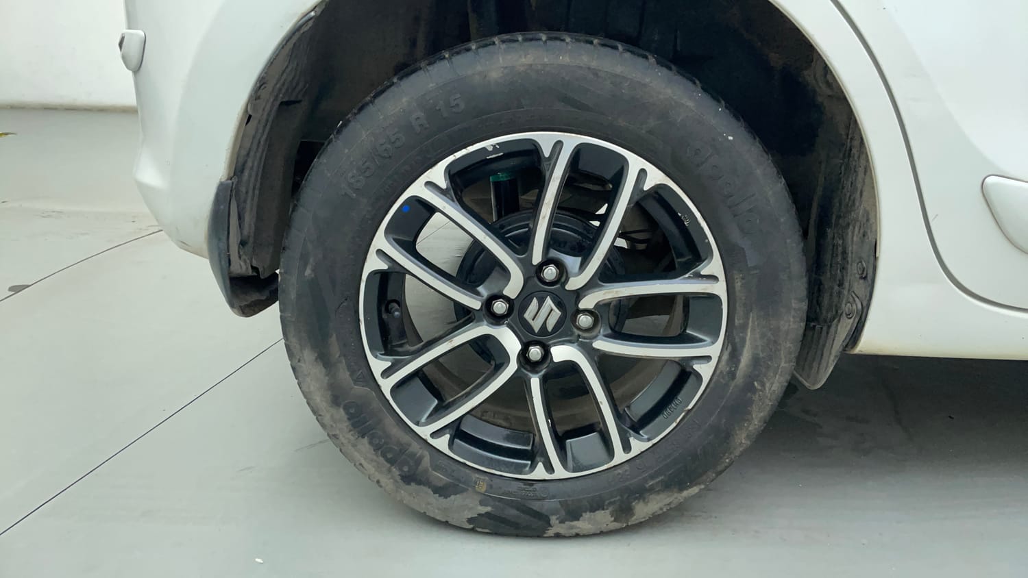 Used 2019 Maruti Suzuki Swift ZXi Plus Petrol Manual tyres RIGHT REAR TYRE RIM VIEW
