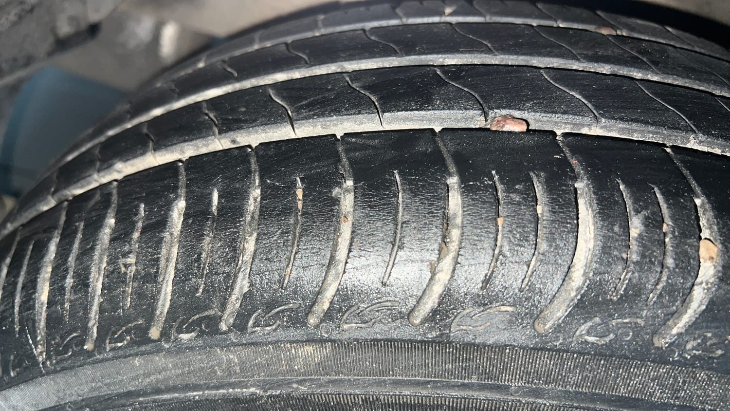 Used 2013 Honda Amaze 1.2 VX AT i-VTEC Petrol Automatic tyres RIGHT REAR TYRE TREAD VIEW
