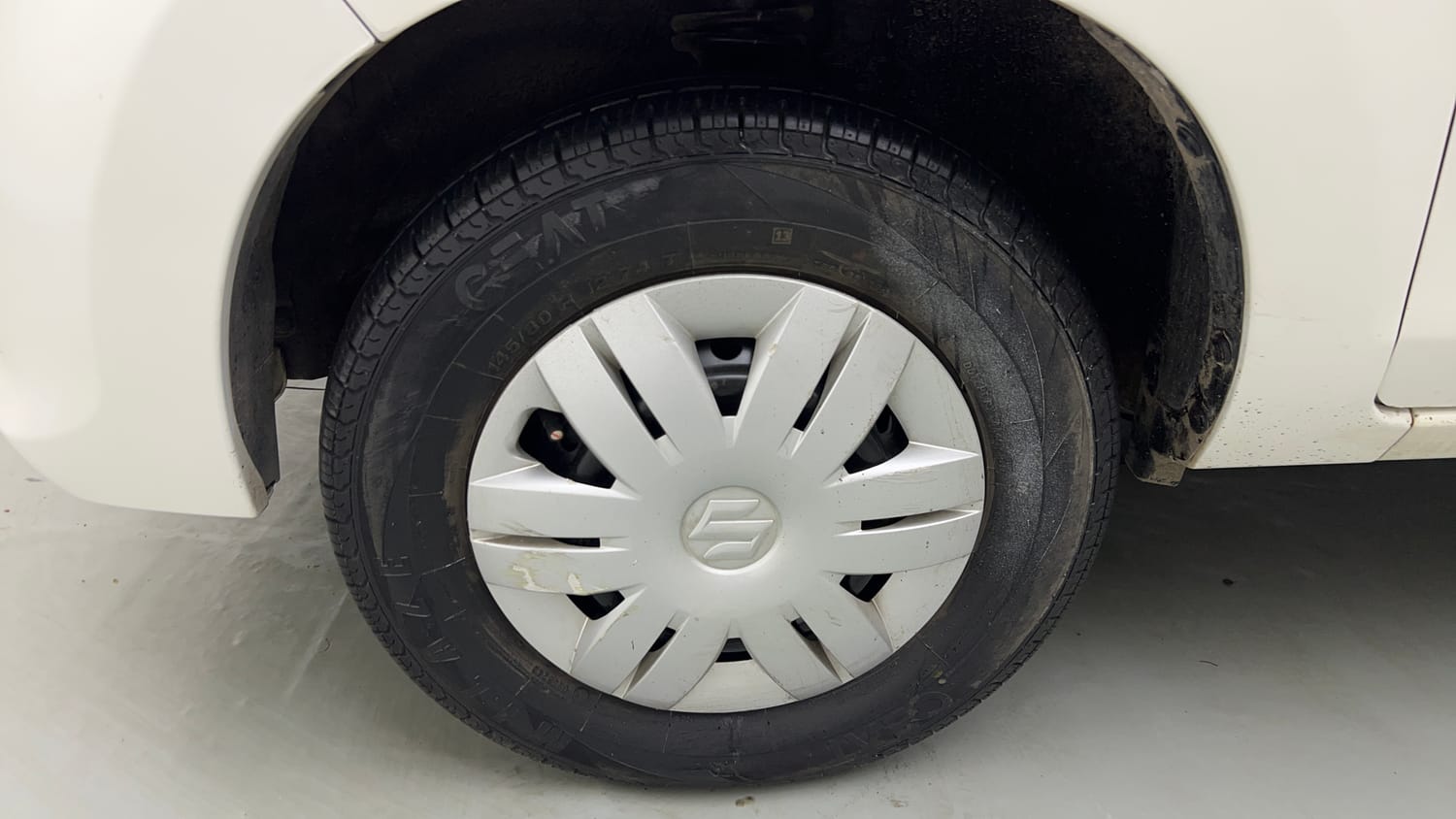 Used 2017 Maruti Suzuki Alto 800 VXi Petrol Manual tyres LEFT FRONT TYRE RIM VIEW