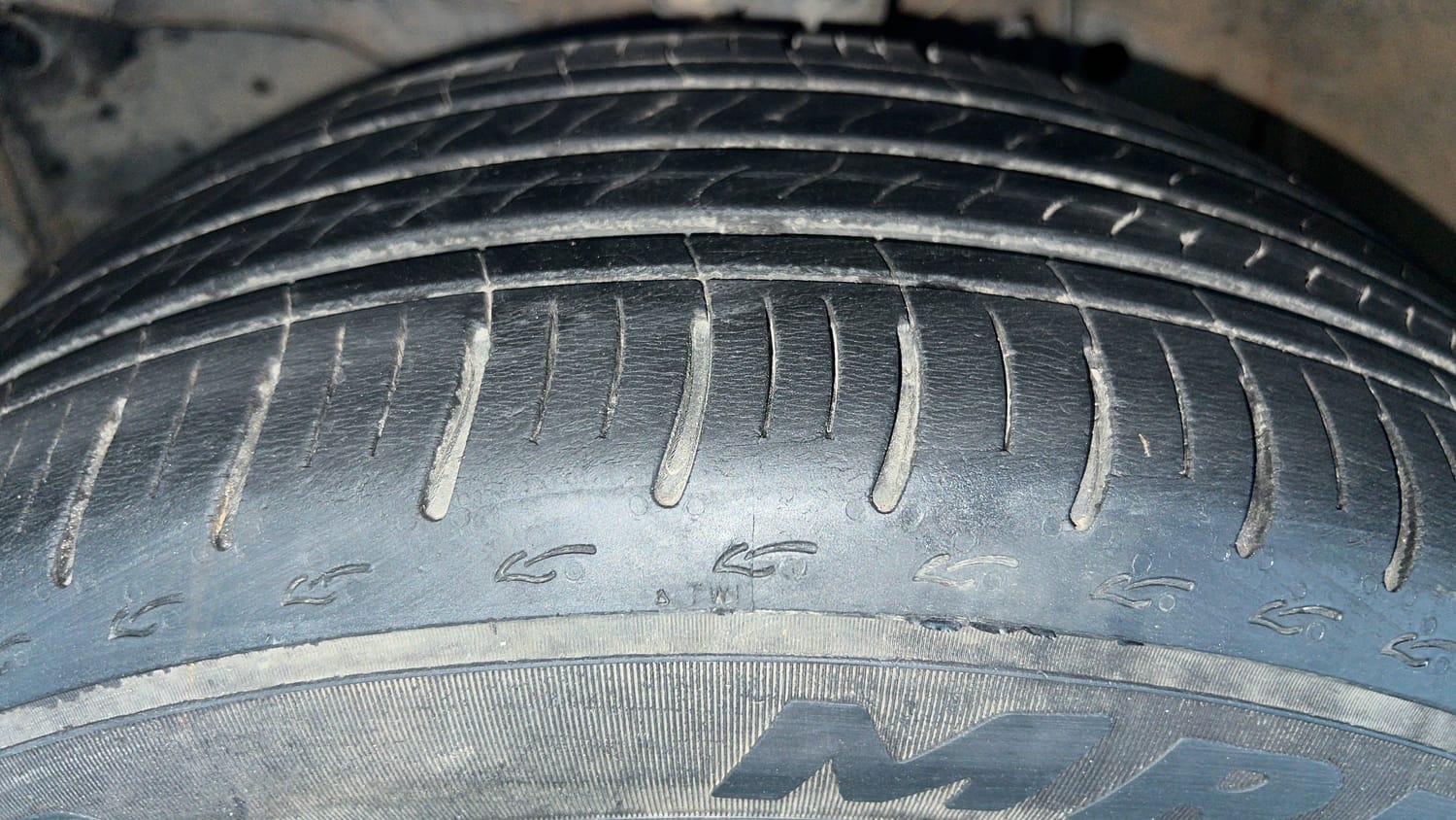 Used 2023 Honda City V Petrol MT Petrol Manual tyres LEFT FRONT TYRE TREAD VIEW