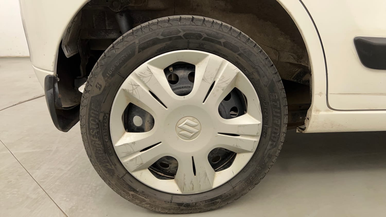 Used 2016 Maruti Suzuki Wagon R 1.0 VXI AMT Petrol Automatic tyres RIGHT REAR TYRE RIM VIEW