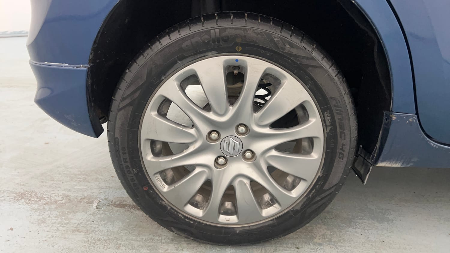 Used 2017 Maruti Suzuki Baleno Zeta 1.2 Petrol Manual tyres RIGHT REAR TYRE RIM VIEW