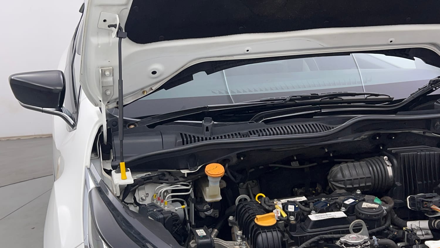 Used 2021 Tata Altroz XZ Plus Petrol Petrol Manual engine ENGINE RIGHT SIDE HINGE & APRON VIEW