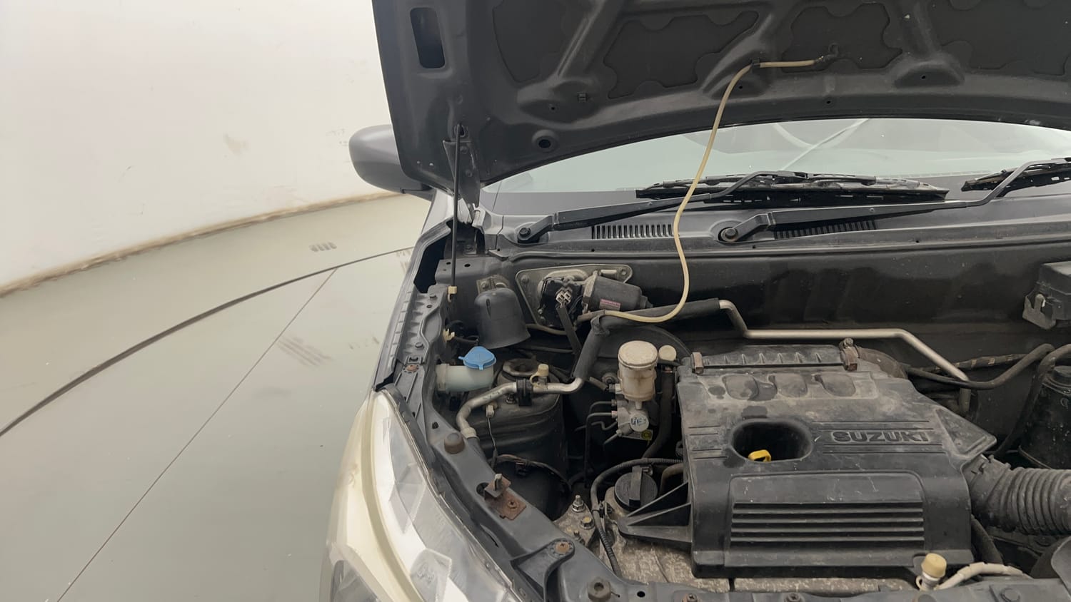 Used 2015 Maruti Suzuki Alto K10 VXi AMT Petrol Automatic engine ENGINE RIGHT SIDE HINGE & APRON VIEW