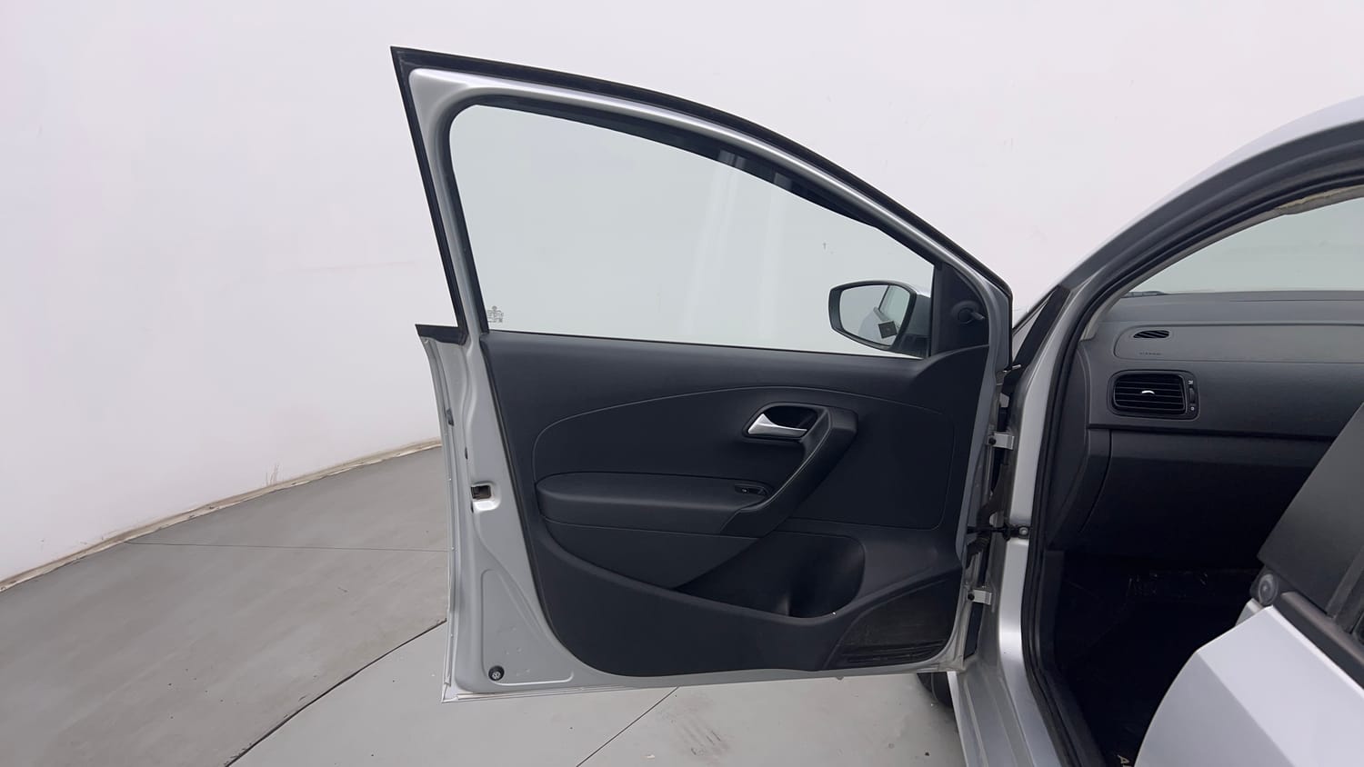 Used 2017 Volkswagen Ameo Trendline 1.2L (P) Petrol Manual interior LEFT FRONT DOOR OPEN VIEW