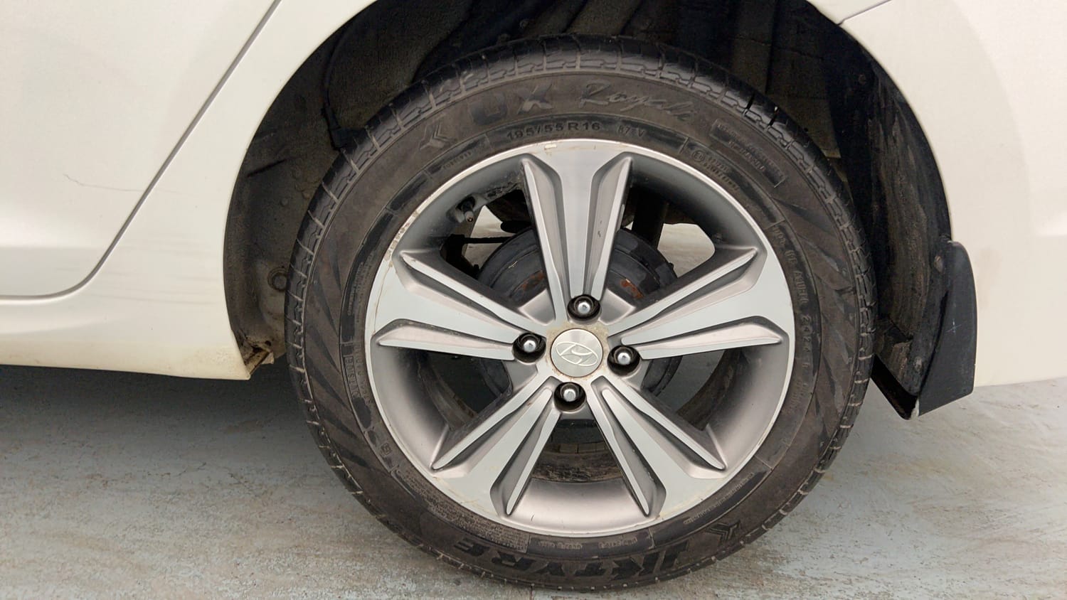 Used 2019 Hyundai Verna SX (O) 1.6 CRDi Diesel Manual tyres LEFT REAR TYRE RIM VIEW