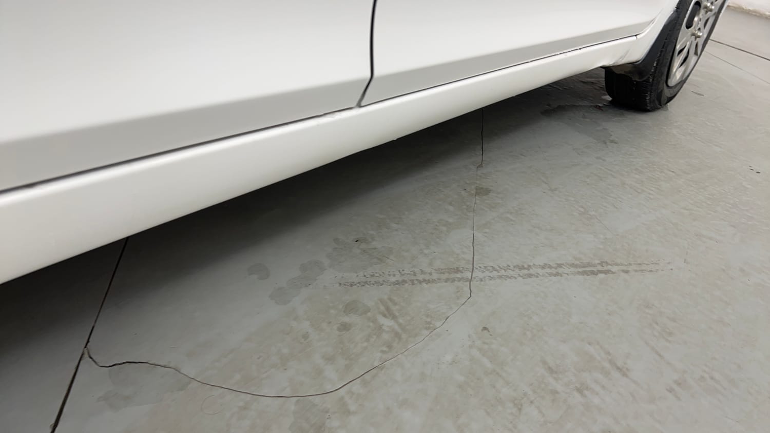 Used 2014 Hyundai Eon Magna Petrol Manual dents MINOR DENT