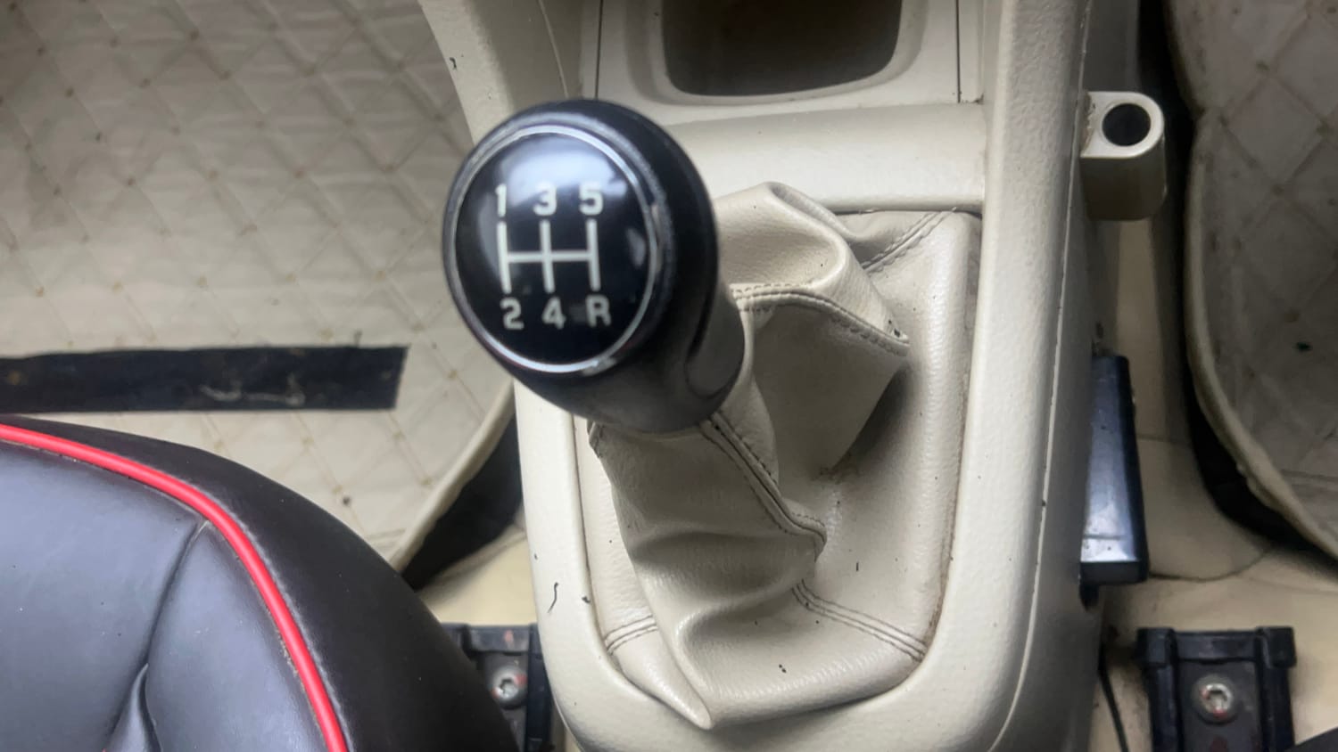 Used 2016 Maruti Suzuki Swift Dzire VXI Petrol Manual interior GEAR  KNOB VIEW