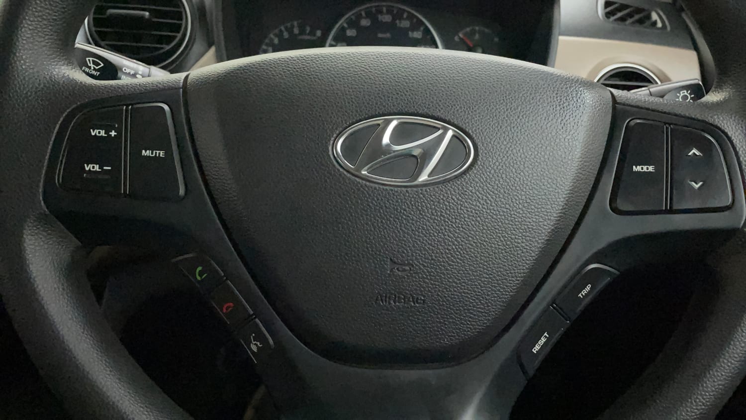 Used 2017 Hyundai Grand i10 Sportz (O) 1.2 Kappa VTVT Petrol Manual top_features Airbags