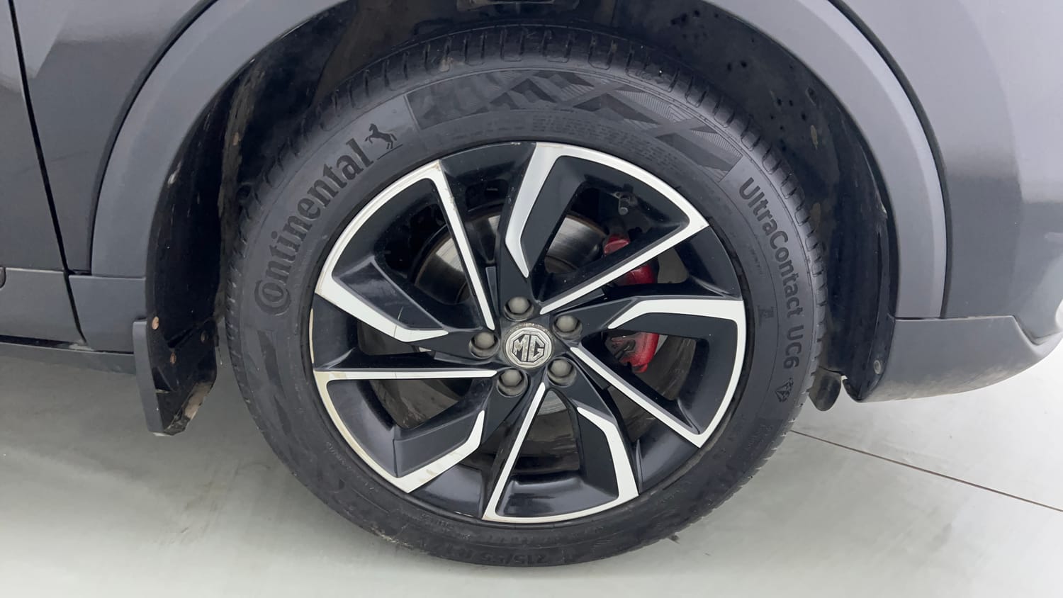 Used 2021 MG Motors Astor Savvy 1.3 Turbo AT S Red Petrol Automatic tyres RIGHT FRONT TYRE RIM VIEW