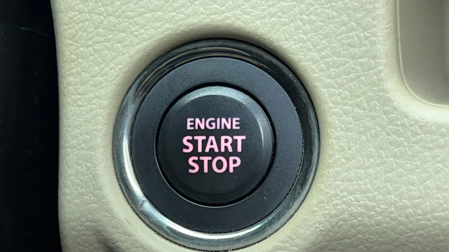 Used 2019 Maruti Suzuki Ciaz Alpha Hybrid 1.5 AT Petrol Automatic top_features Keyless start