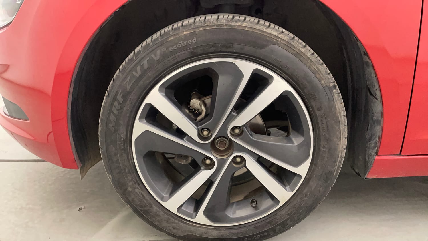 Used 2022 Tata Altroz XZ Petrol Petrol Manual tyres LEFT FRONT TYRE RIM VIEW