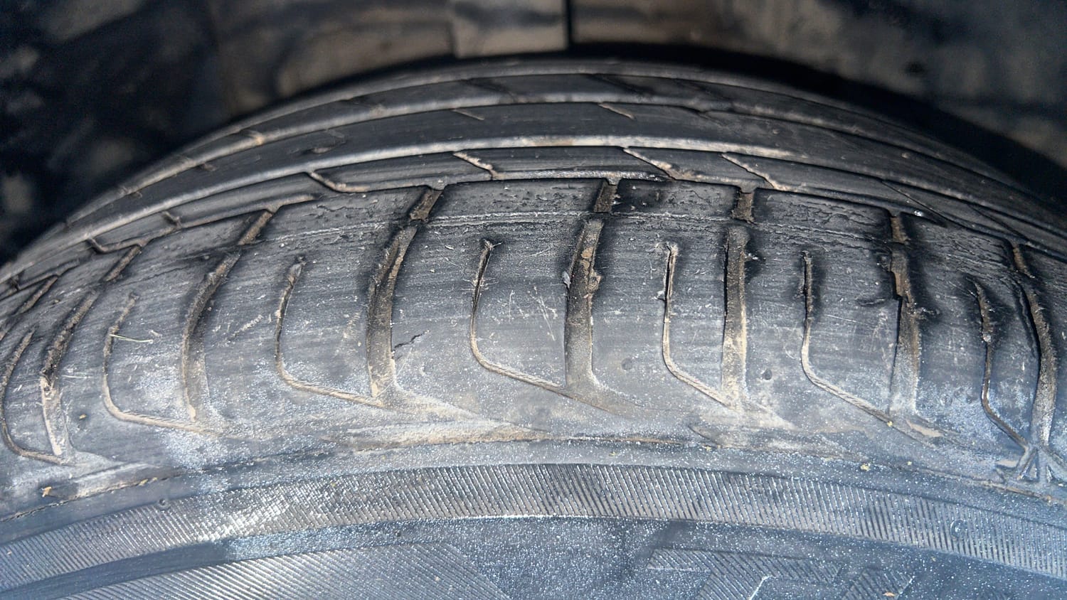 Used 2021 Tata Nexon XZA Plus (S) Petrol Automatic tyres RIGHT FRONT TYRE TREAD VIEW