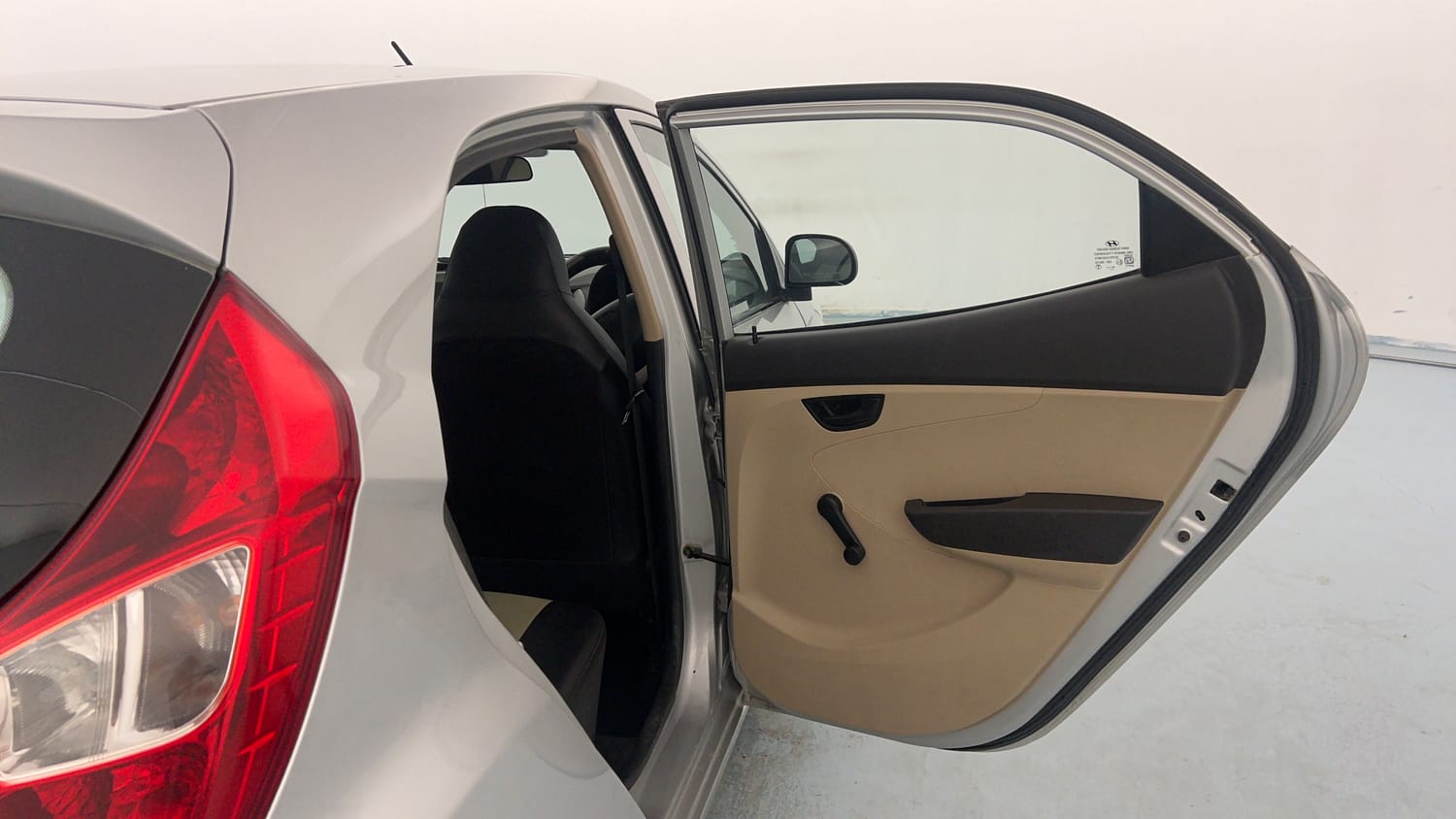 Used 2016 Hyundai Eon Era + Petrol Manual interior RIGHT REAR DOOR OPEN VIEW