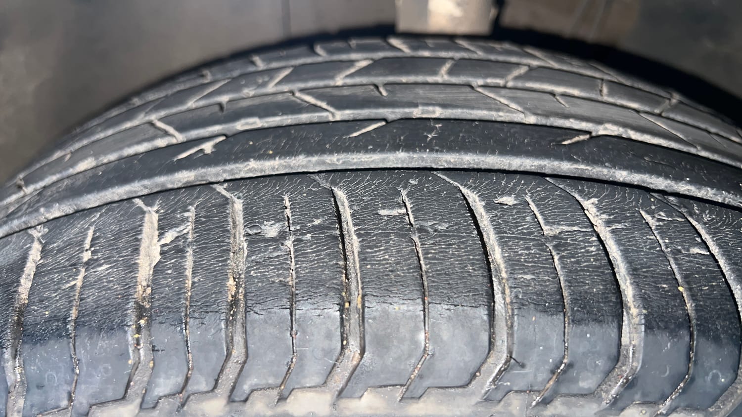 Used 2022 Skoda Slavia Style 1.0L TSI AT Petrol Automatic tyres LEFT FRONT TYRE TREAD VIEW