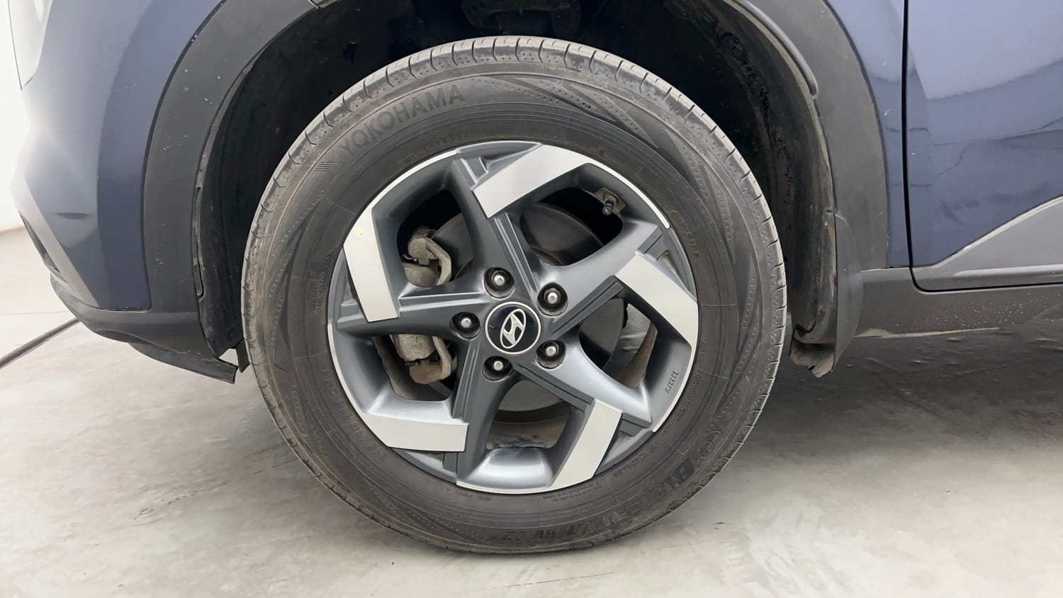 Used 2021 Hyundai Venue SX (O) 1.5 CRDi Diesel Manual tyres LEFT FRONT TYRE RIM VIEW