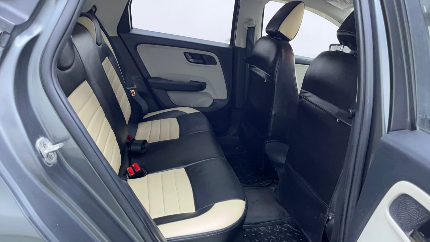 Used 2022 Tata Altroz XM Plus Petrol Petrol Manual interior RIGHT SIDE REAR DOOR CABIN VIEW