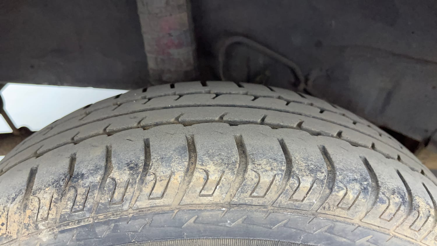 Used 2015 Datsun GO T Petrol Manual tyres RIGHT REAR TYRE TREAD VIEW