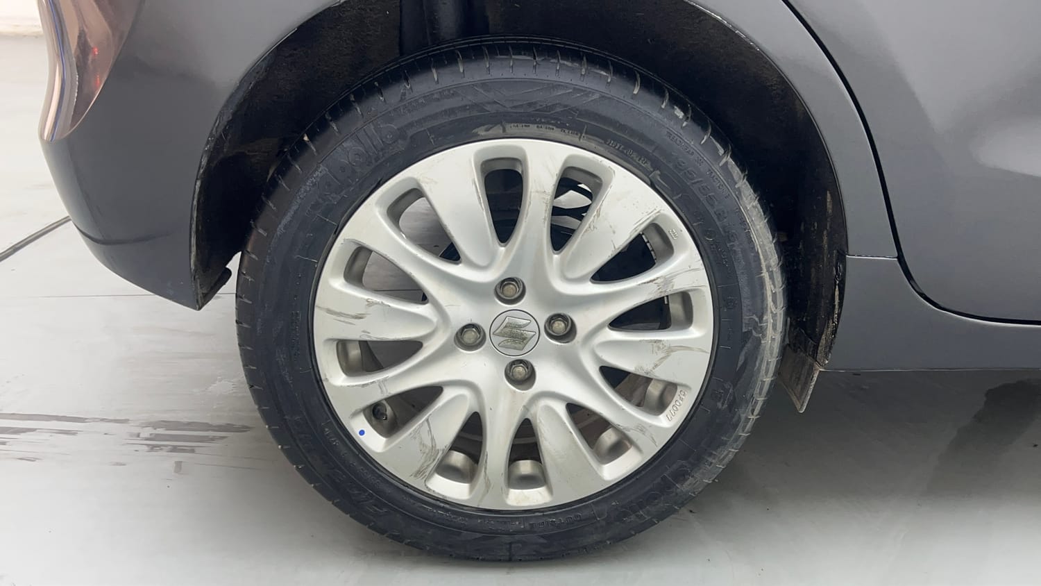 Used 2015 Maruti Suzuki Baleno Zeta 1.2 Petrol Manual tyres RIGHT REAR TYRE RIM VIEW