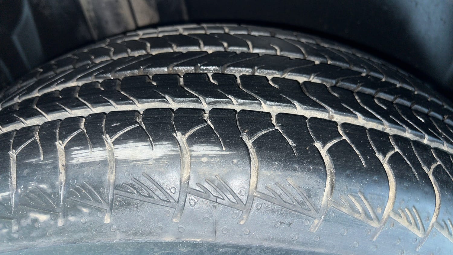 Used 2023 Toyota Urban Cruiser Hyryder V Hybrid Dual Tone Hybrid Automatic tyres RIGHT REAR TYRE TREAD VIEW