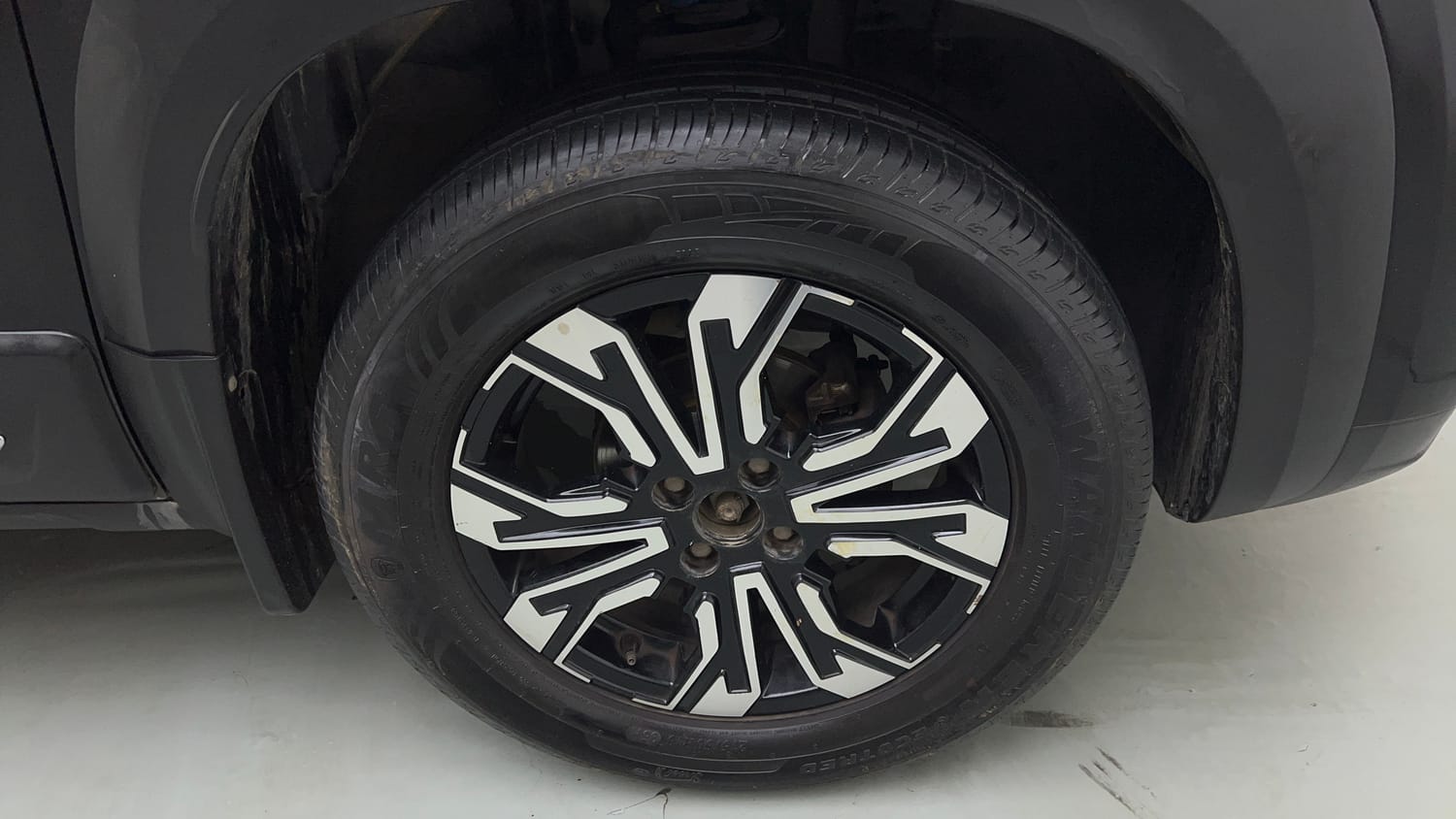 Used 2023 Renault Kiger RXZ AMT Petrol Automatic tyres RIGHT FRONT TYRE RIM VIEW