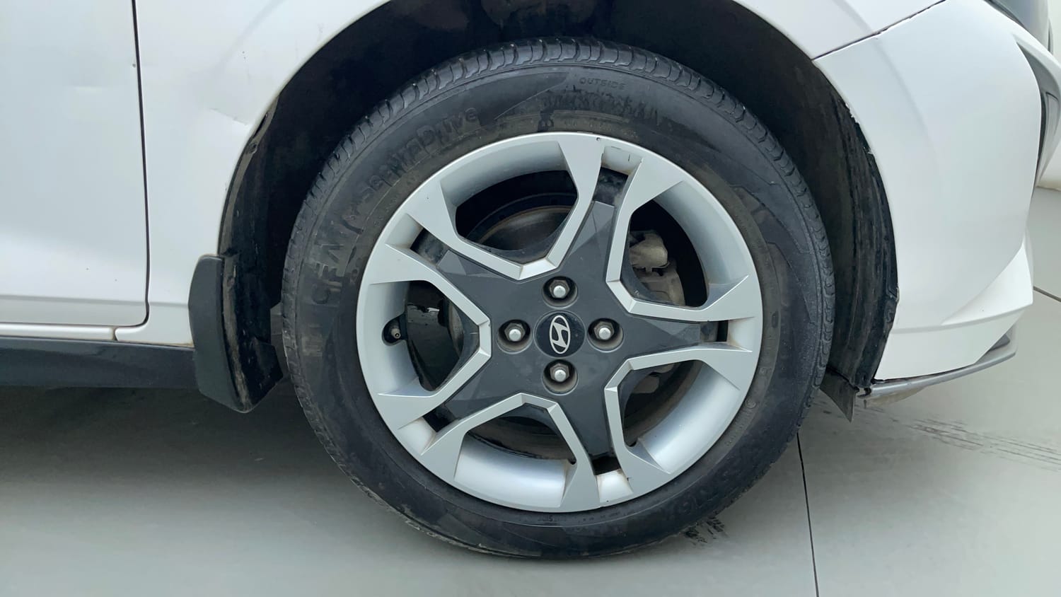 Used 2024 Hyundai i20 Sportz (O) 1.2 IVT Petrol Automatic tyres RIGHT FRONT TYRE RIM VIEW