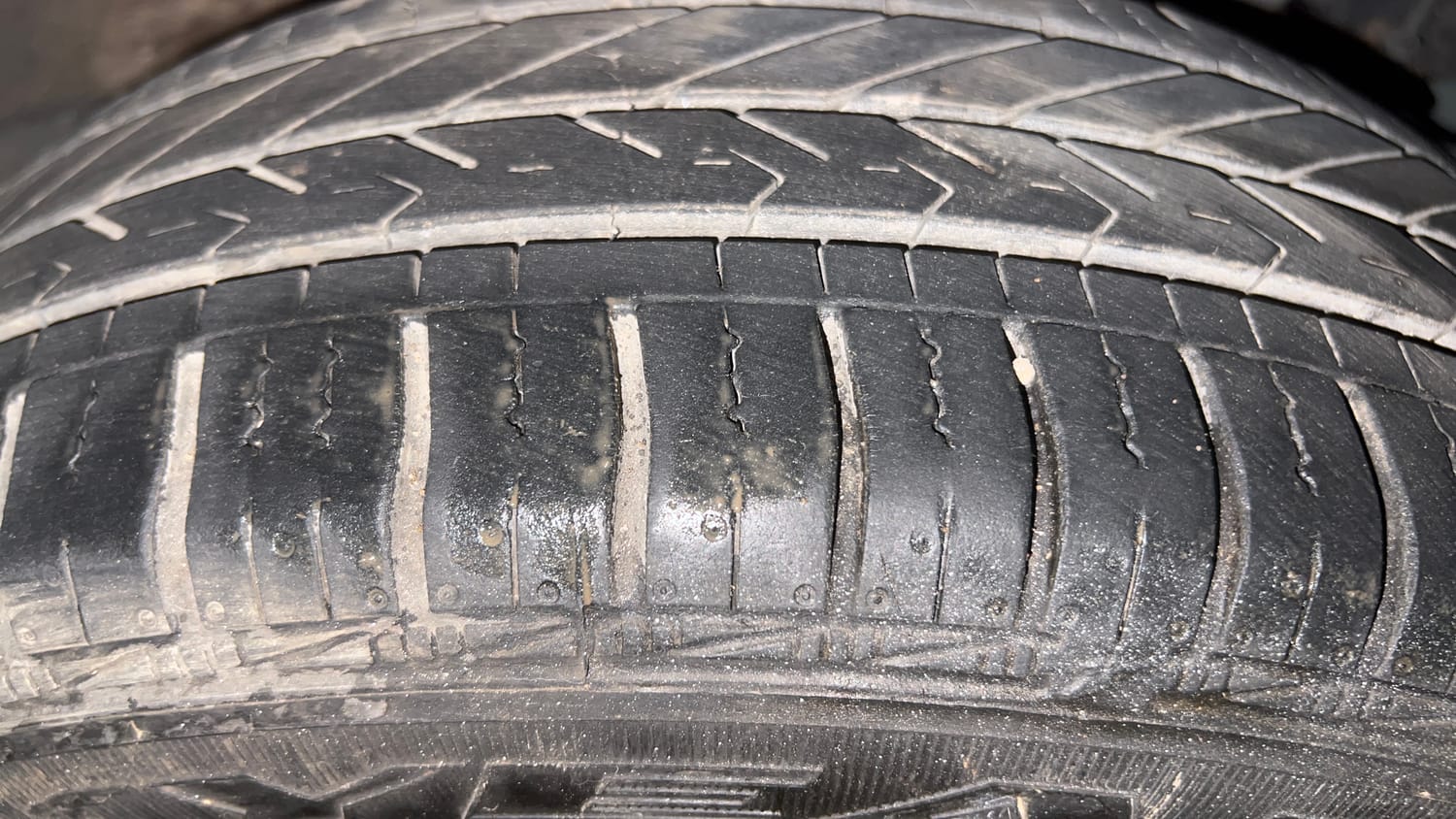 Used 2015 Hyundai Grand i10 Asta 1.2 Kappa VTVT Petrol Manual tyres LEFT REAR TYRE TREAD VIEW