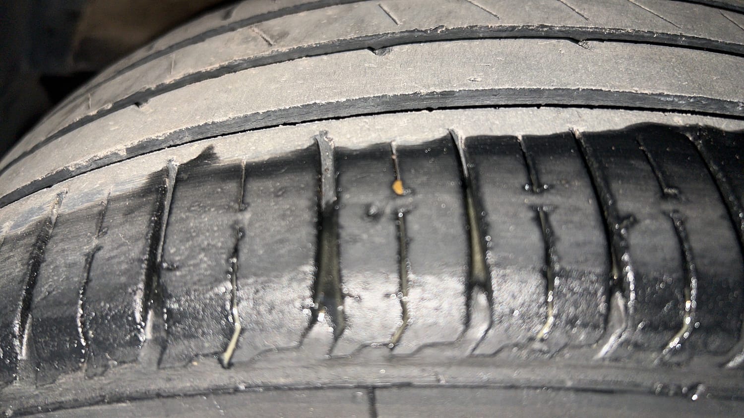 Used 2017 Maruti Suzuki Baleno Delta 1.2 Petrol Manual tyres LEFT FRONT TYRE TREAD VIEW