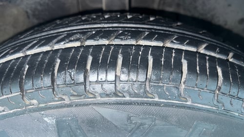 Used 2018 Renault Kwid 1.0 RXT AMT Opt Petrol Automatic tyres RIGHT FRONT TYRE TREAD VIEW