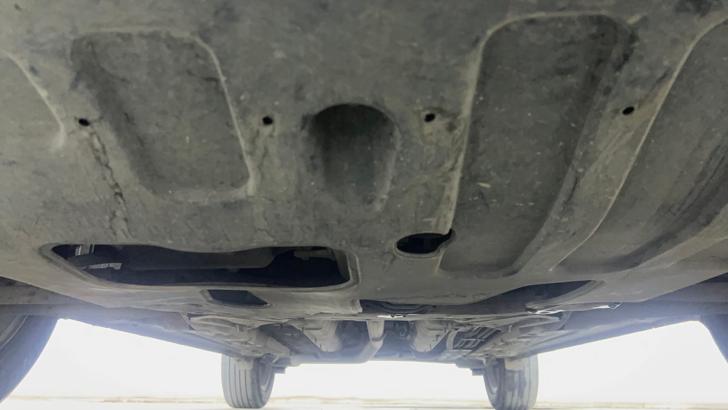 Used 2020 Hyundai Venue SX 1.4 CRDi Diesel Manual extra FRONT LEFT UNDERBODY VIEW