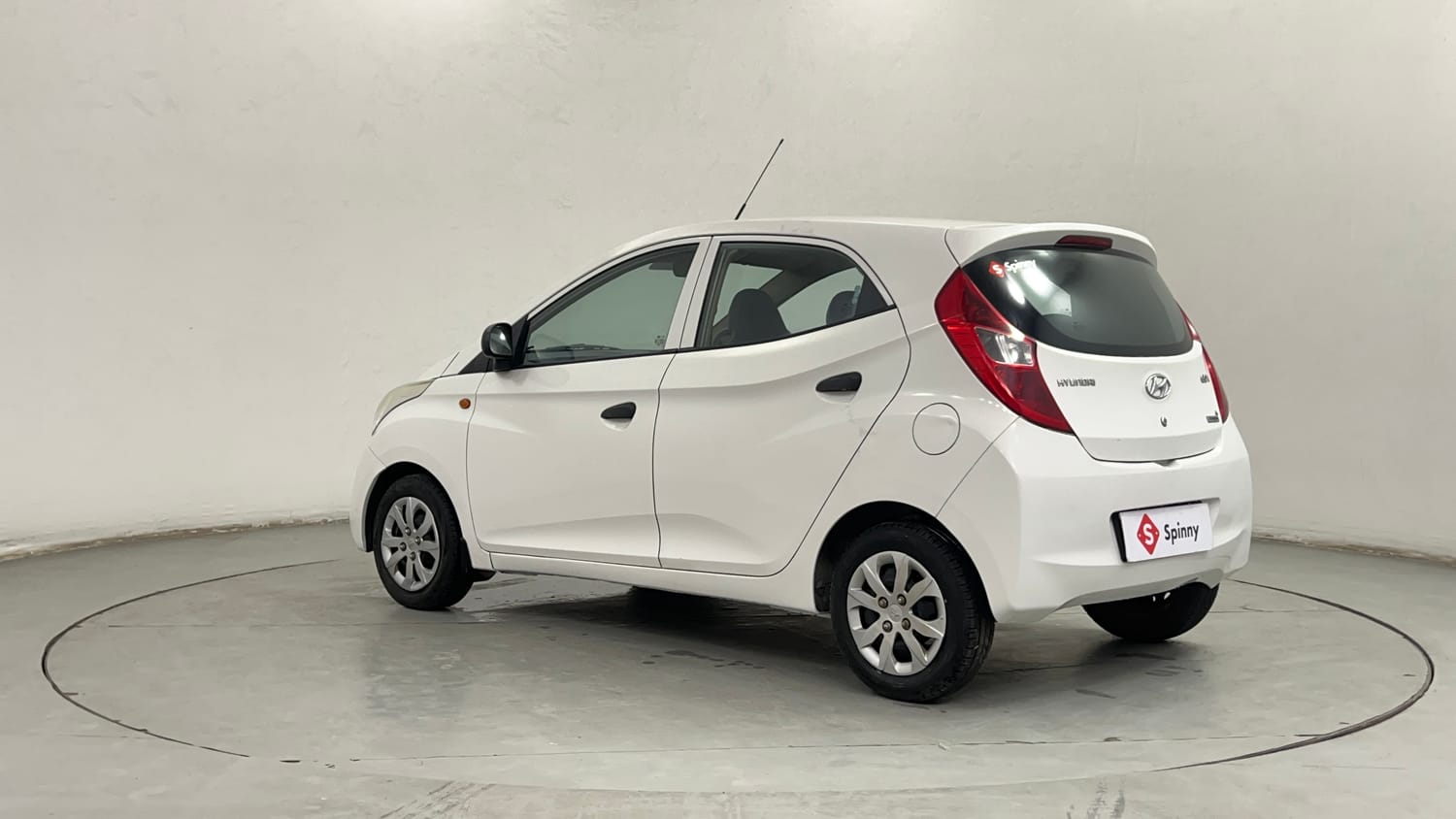 Used 2014 Hyundai Eon Magna Petrol Manual exterior LEFT REAR CORNER VIEW