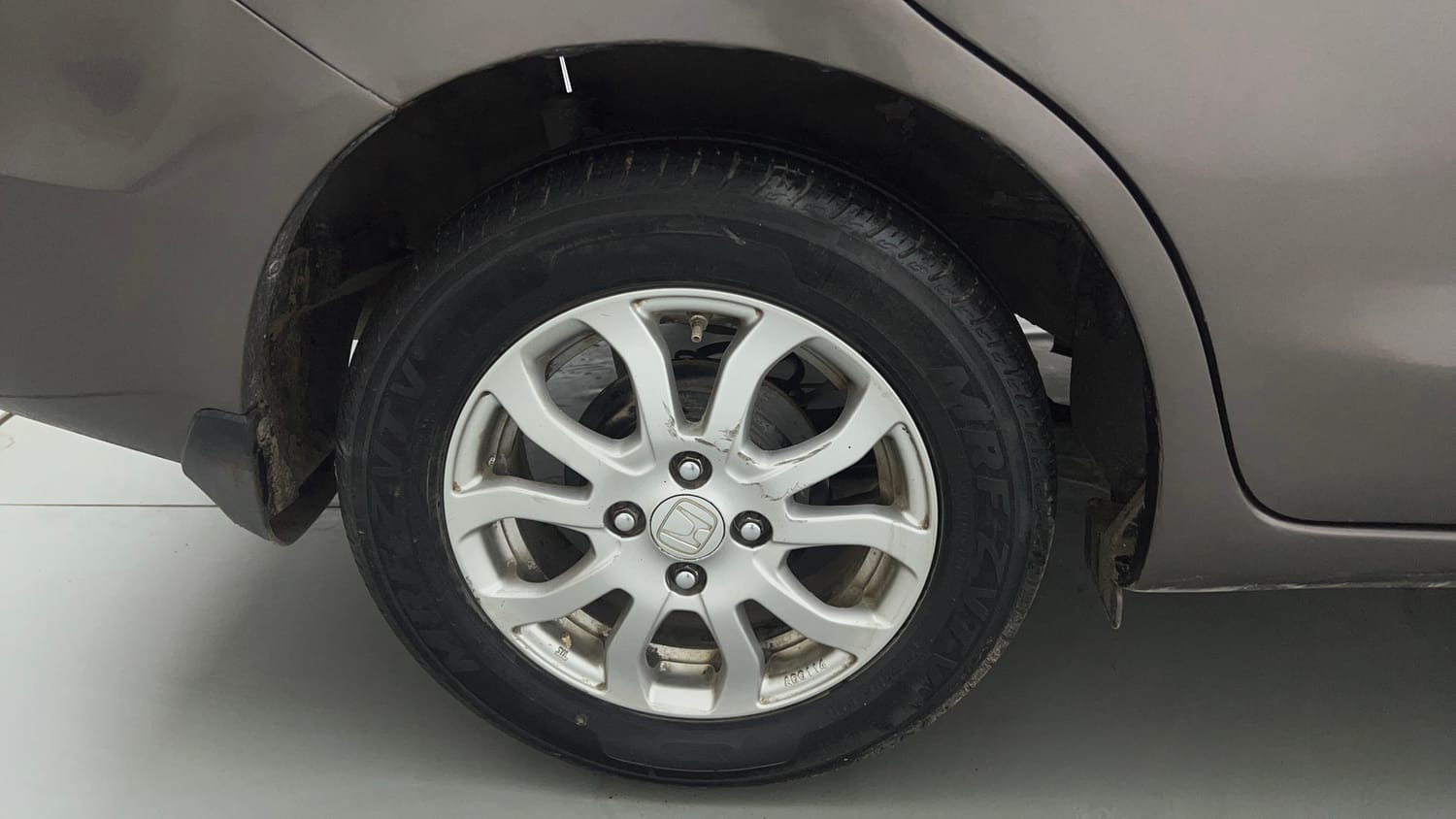Used 2013 Honda Amaze 1.2 VX AT i-VTEC Petrol Automatic tyres RIGHT REAR TYRE RIM VIEW