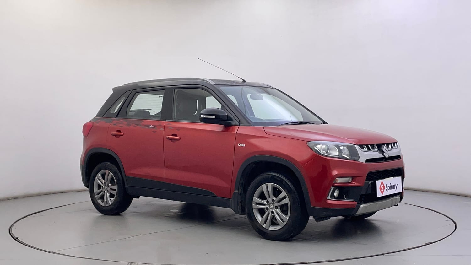 Used 2016 Maruti Suzuki Vitara Brezza ZDi+ Dual Tone Diesel Manual exterior RIGHT FRONT CORNER VIEW