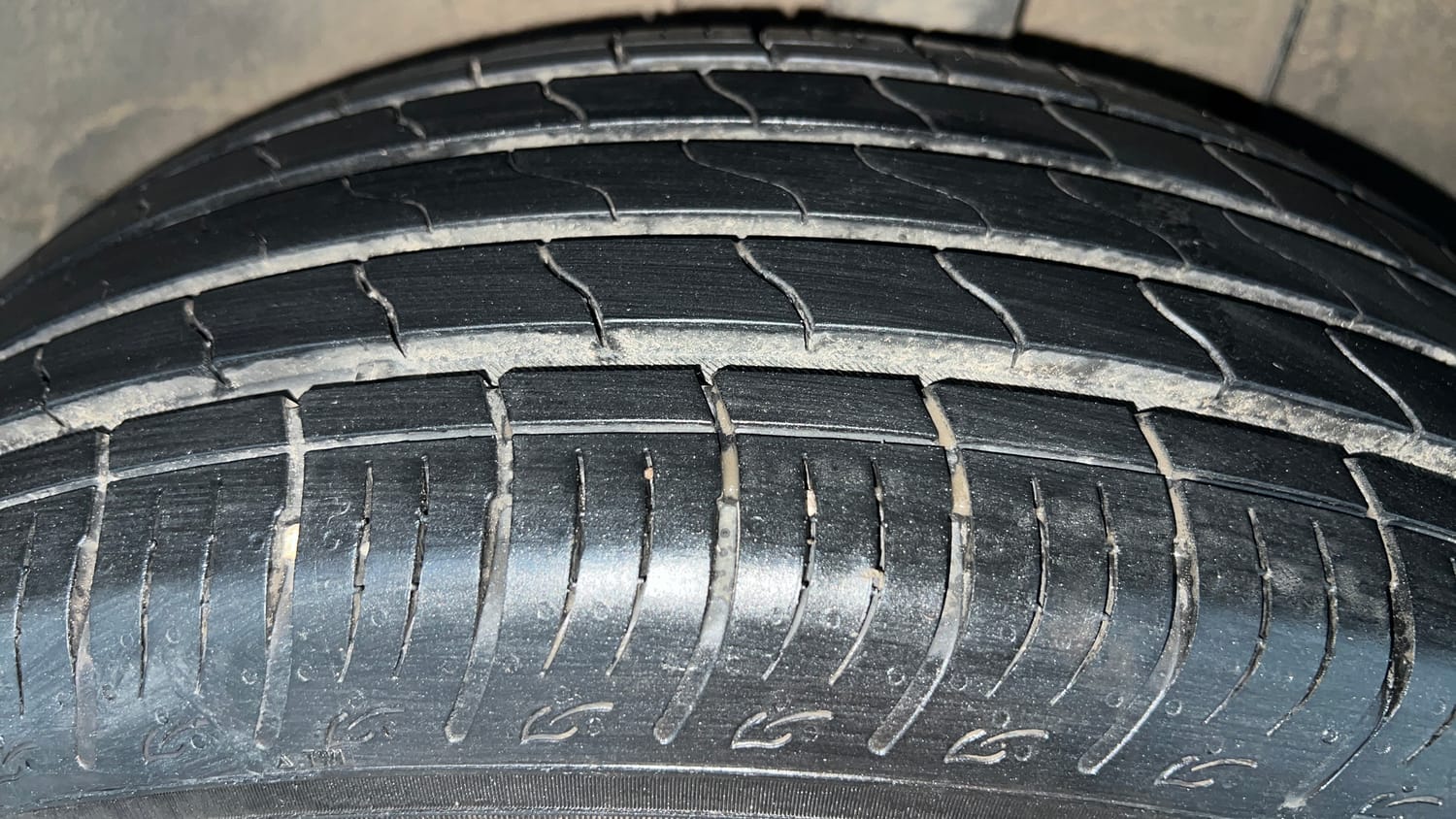Used 2023 Renault Kiger RXZ AMT Petrol Automatic tyres LEFT REAR TYRE TREAD VIEW
