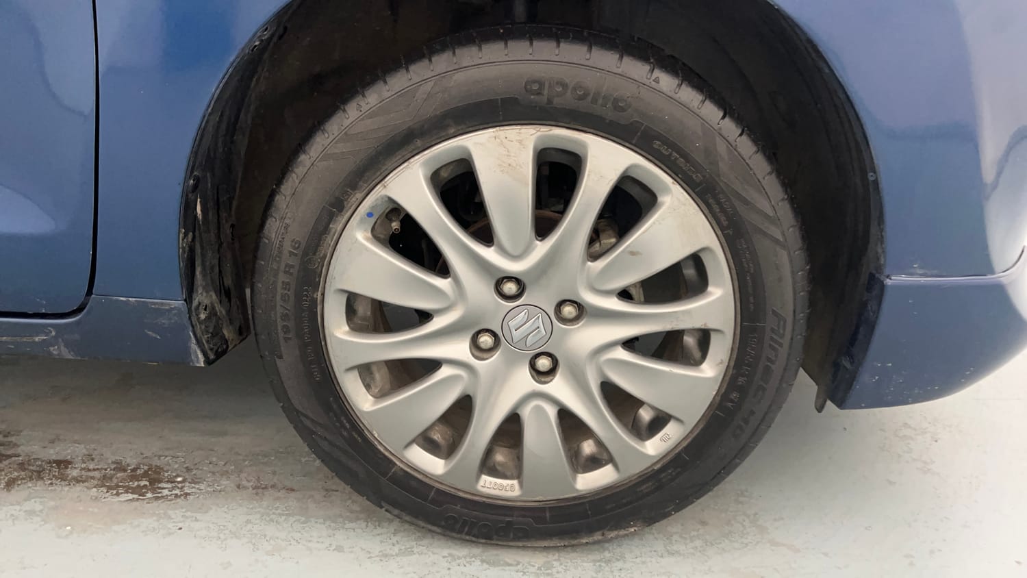 Used 2017 Maruti Suzuki Baleno Zeta 1.2 Petrol Manual tyres RIGHT FRONT TYRE RIM VIEW