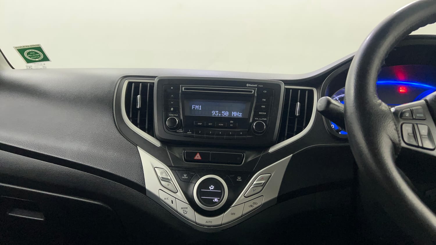 Used 2016 Maruti Suzuki Baleno Delta 1.2 Petrol Manual interior MUSIC SYSTEM & AC CONTROL VIEW