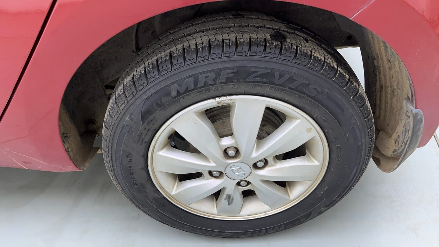 Used 2012 Hyundai i20 Sportz 1.2 Petrol Manual tyres LEFT REAR TYRE RIM VIEW