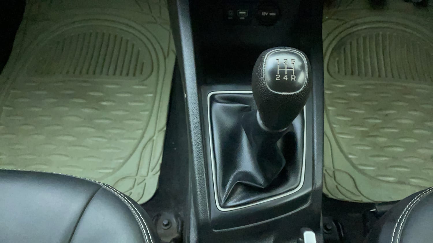 Used 2017 Hyundai Elite i20 Magna Executive 1.2 Petrol Manual interior GEAR  KNOB VIEW