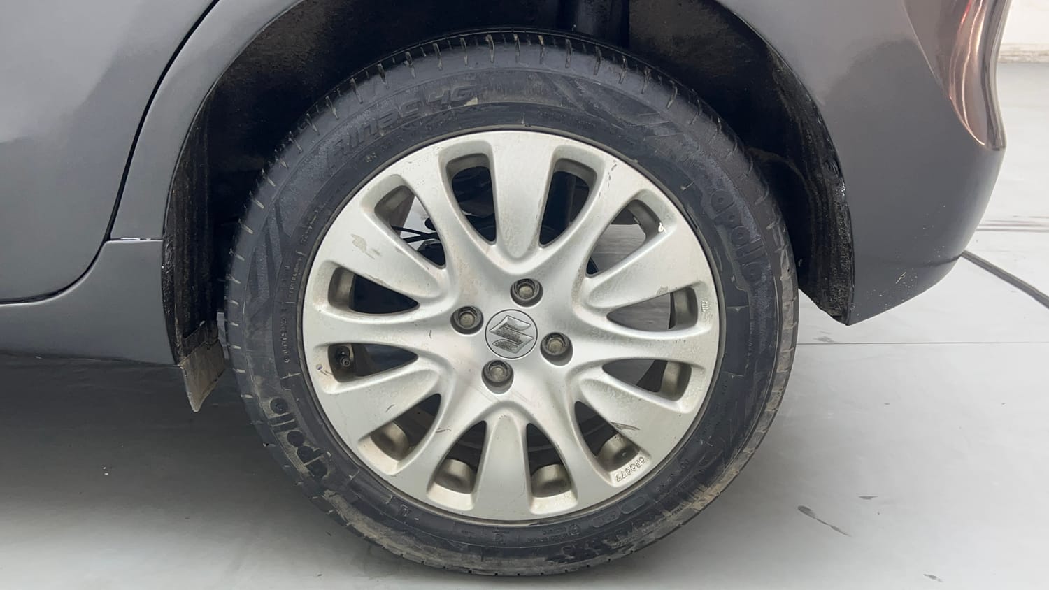 Used 2015 Maruti Suzuki Baleno Zeta 1.2 Petrol Manual tyres LEFT REAR TYRE RIM VIEW