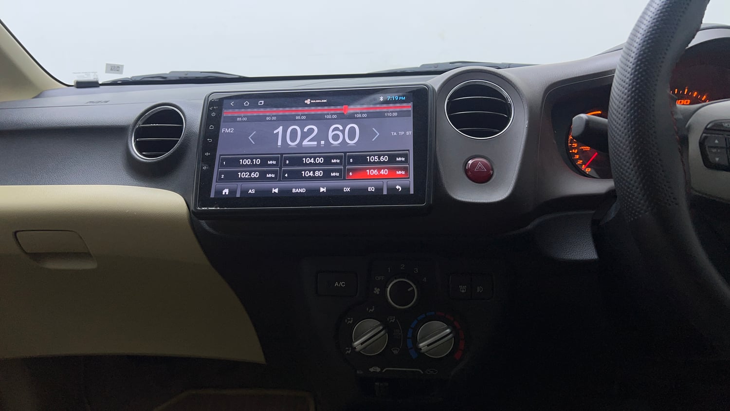Used 2013 Honda Amaze 1.2 VX AT i-VTEC Petrol Automatic top_features Integrated (in-dash) music system
