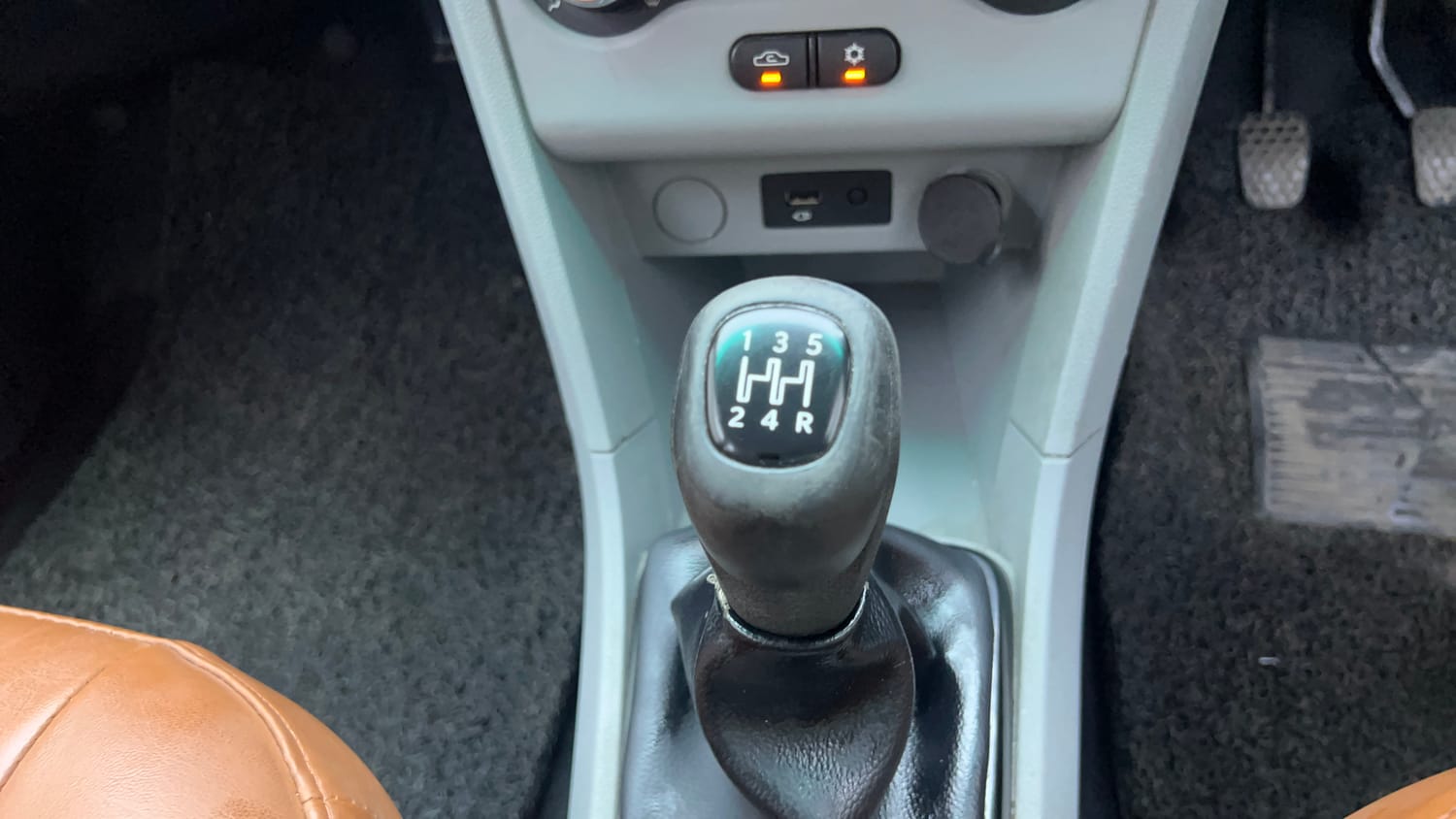 Used 2021 Tata Tiago XZ Petrol Manual interior GEAR  KNOB VIEW