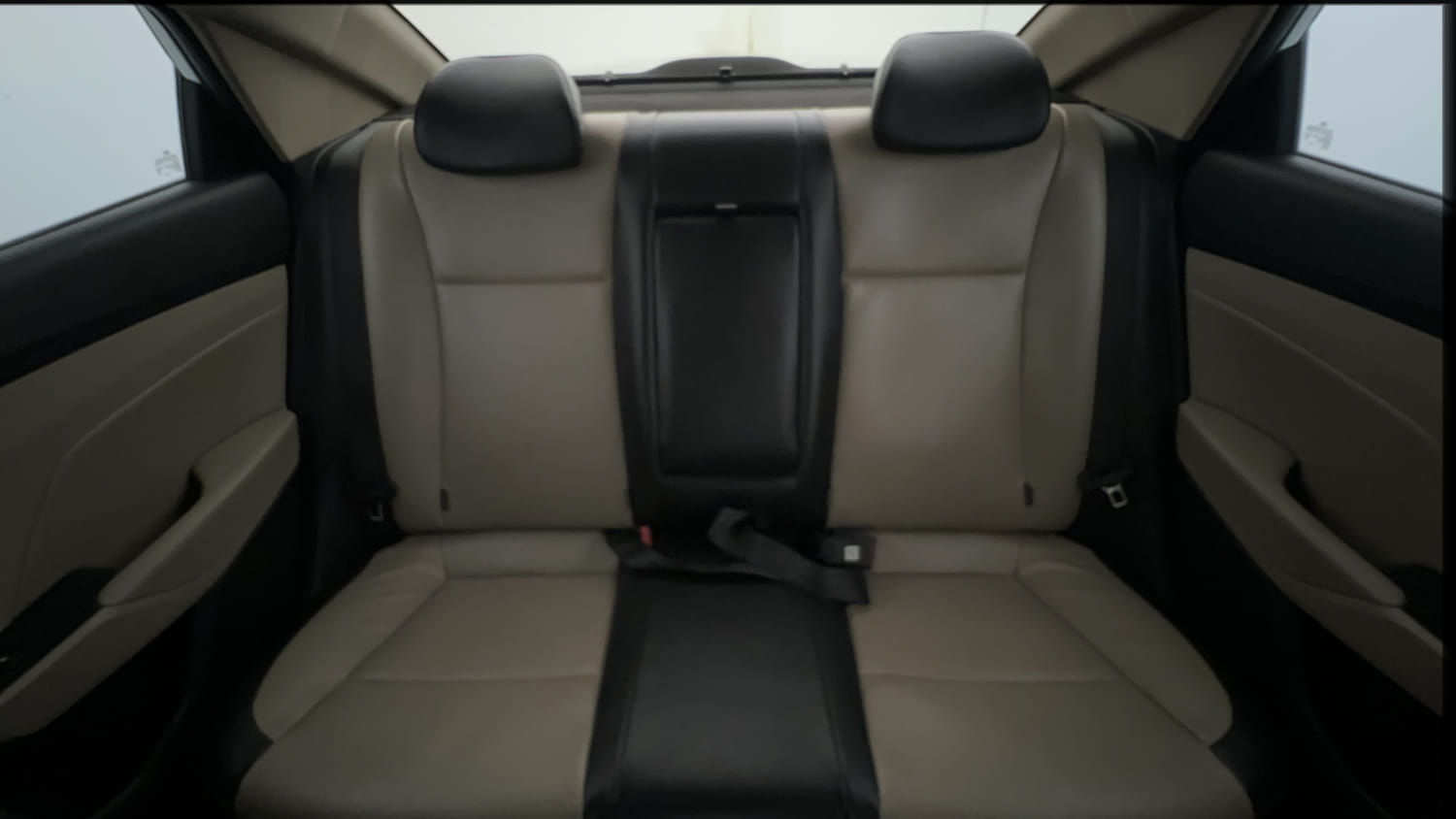 Used 2019 Hyundai Verna SX (O) 1.6 CRDi Diesel Manual interior REAR SEAT CONDITION VIEW