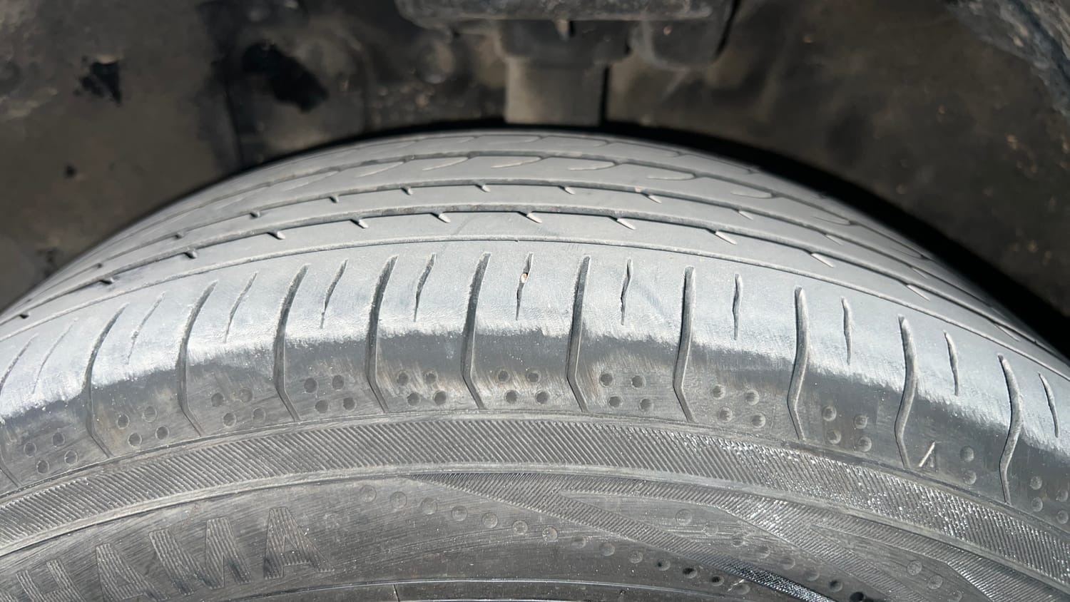 Used 2021 Hyundai Venue SX (O) 1.5 CRDi Diesel Manual tyres LEFT FRONT TYRE TREAD VIEW