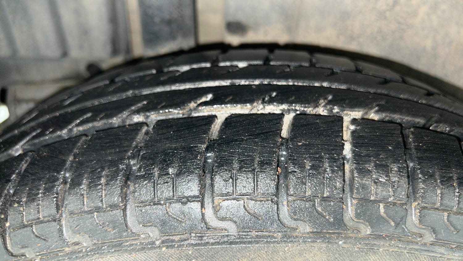 Used 2012 Maruti Suzuki Swift VXi Petrol Manual tyres RIGHT REAR TYRE TREAD VIEW