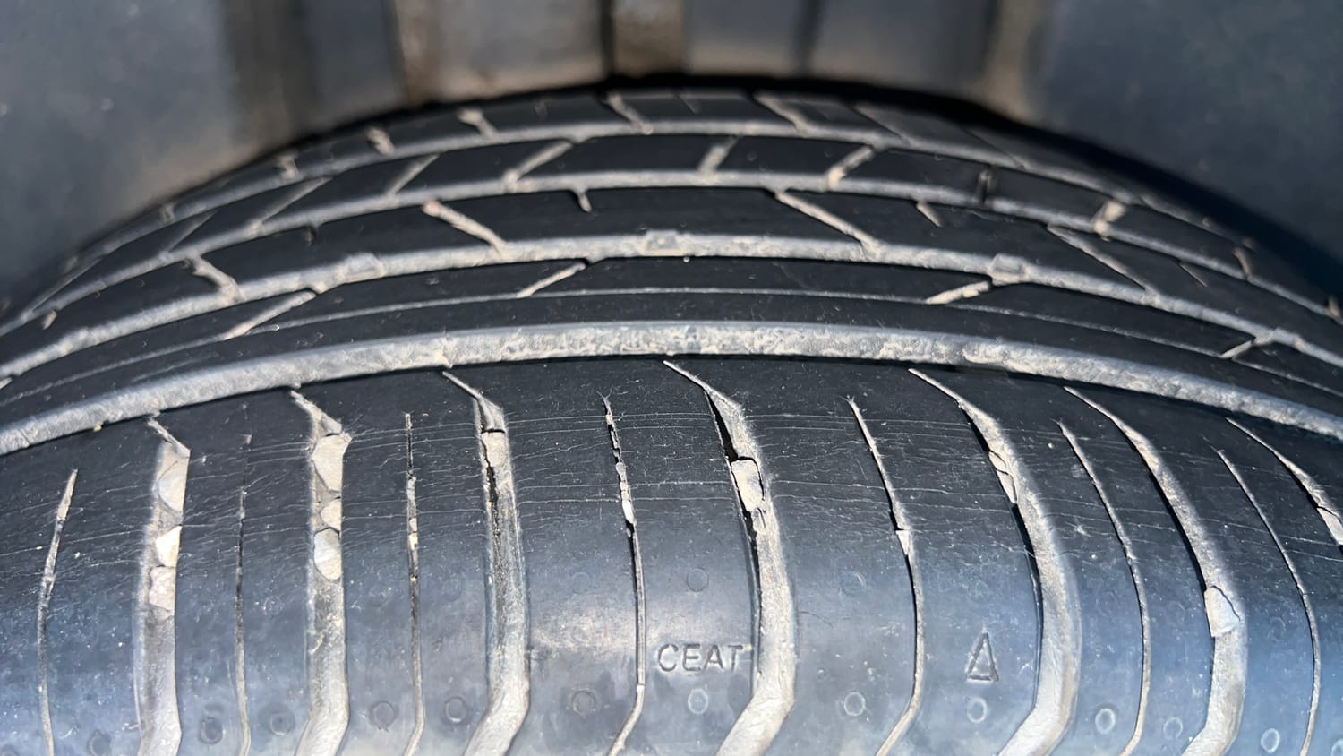 Used 2022 Skoda Slavia Style 1.0L TSI AT Petrol Automatic tyres RIGHT REAR TYRE TREAD VIEW