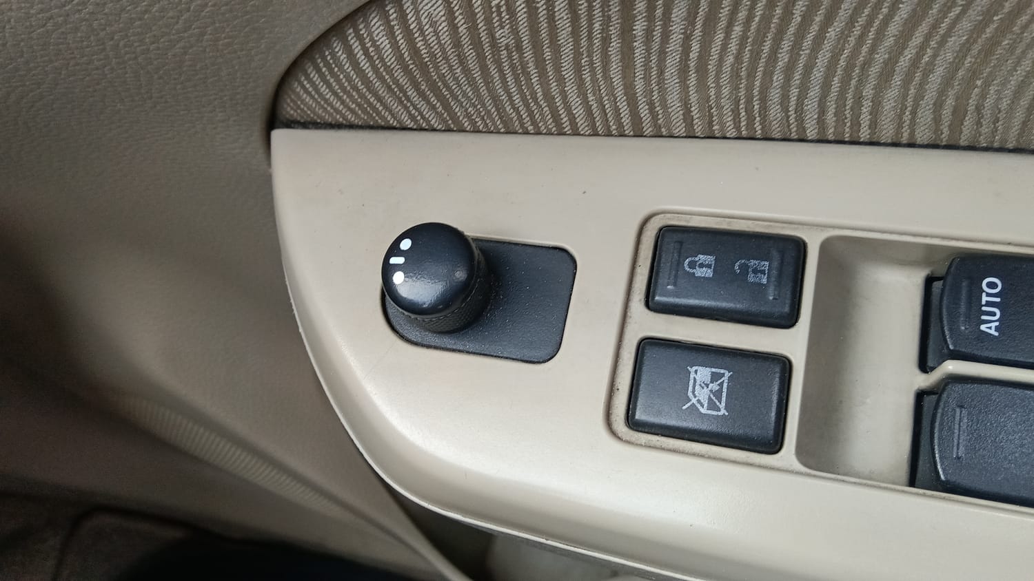 Used 2015 Maruti Suzuki Ertiga Vxi Petrol Manual top_features Adjustable ORVM