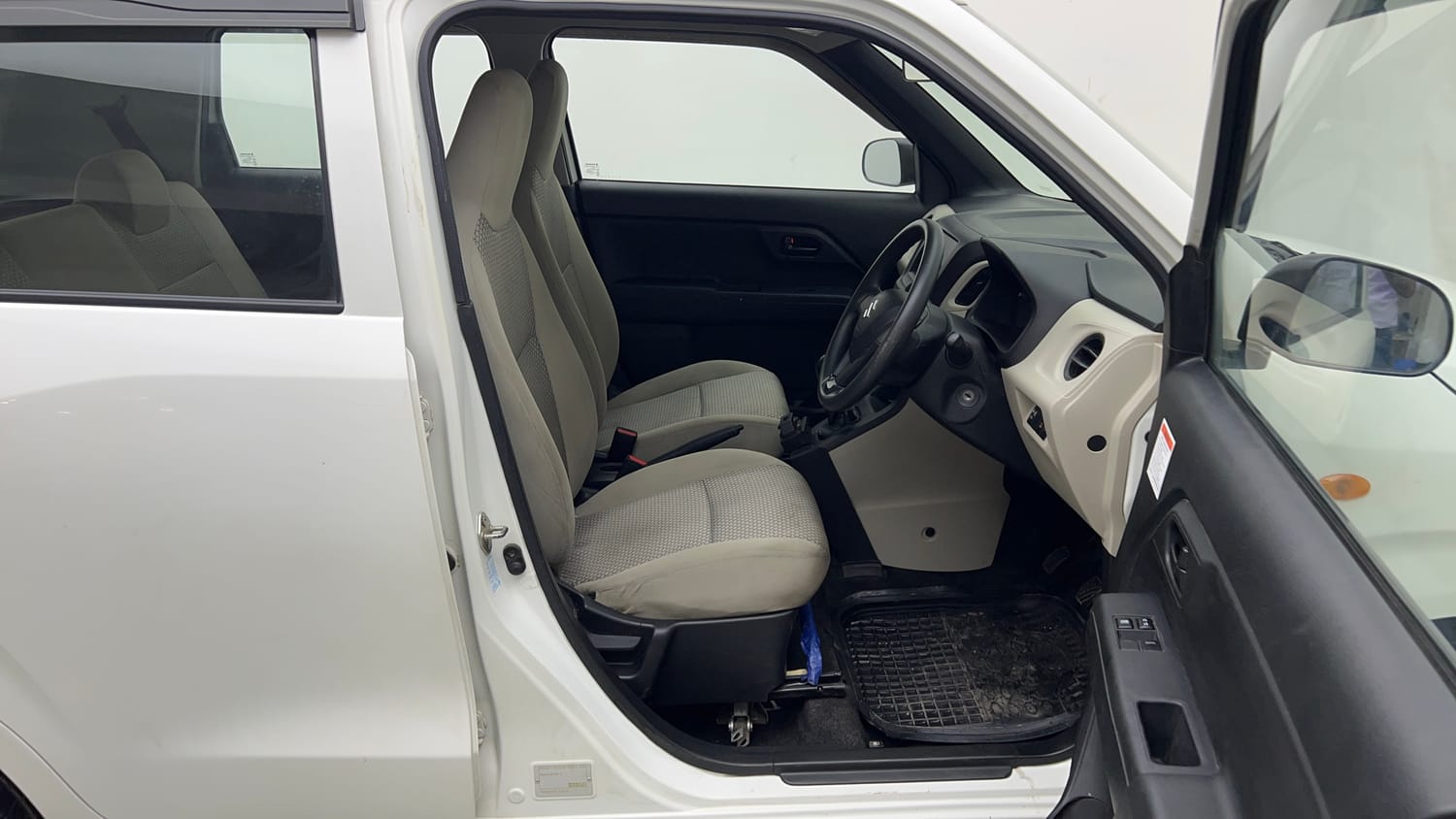 Used 2022 Maruti Suzuki Wagon R LXI 1.0 CNG Cng Manual interior RIGHT SIDE FRONT DOOR CABIN VIEW