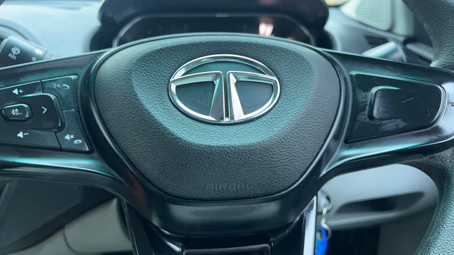 Used 2021 Tata Tiago XZ Petrol Manual top_features Airbags