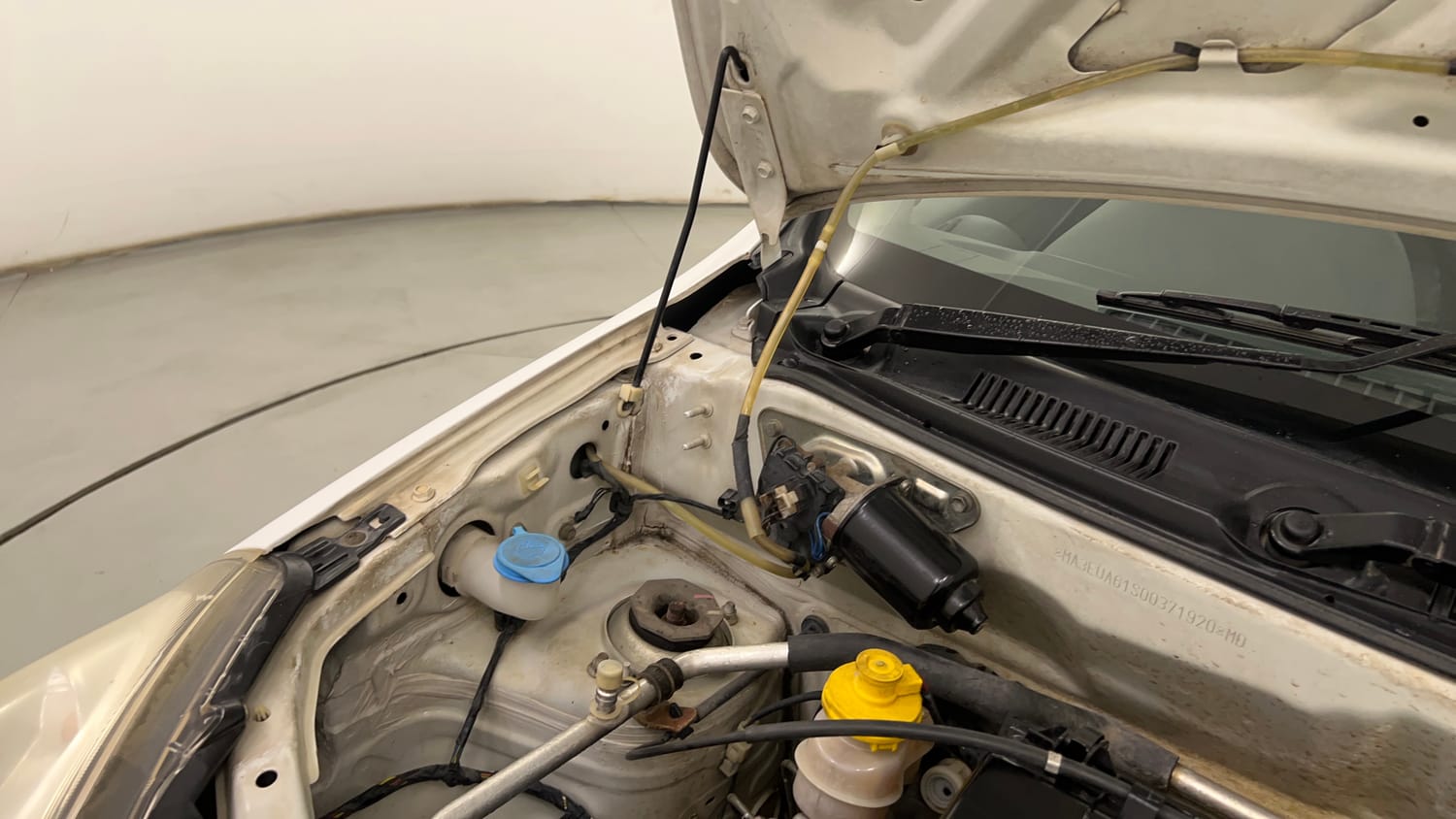 Used 2014 Maruti Suzuki Alto 800 Lxi Petrol Manual engine ENGINE RIGHT SIDE HINGE & APRON VIEW